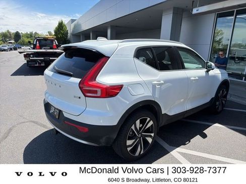 Used 2024 Volvo XC40 B5 Plus w/ Protection Package Premier AWD/4WD image 3
