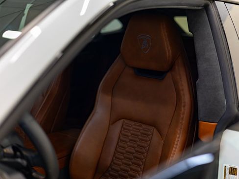 Used 2021 Lamborghini Urus image 15