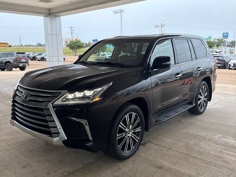 Used 2021 Lexus LX 570 4WD w/ Luxury Package image 12
