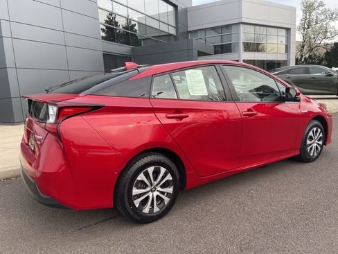 Used 2020 Toyota Prius XLE image 4