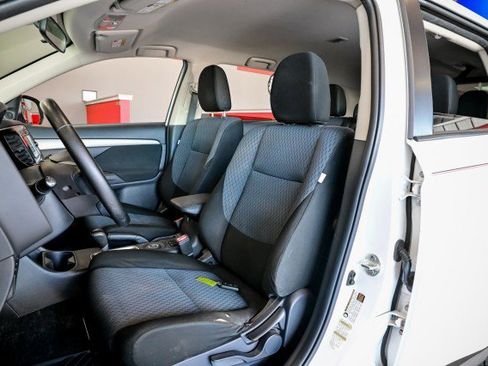 Used 2014 Mitsubishi Outlander SE AWD/4WD image 15