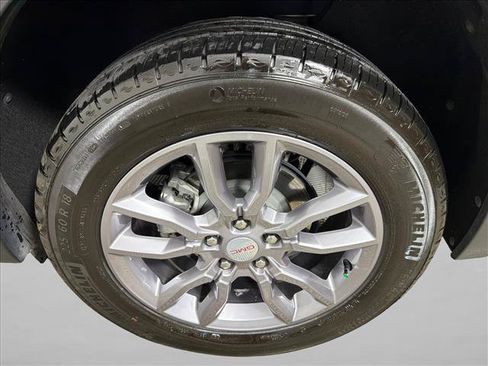 Used 2024 GMC Terrain SLT AWD/4WD image 20
