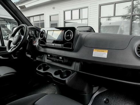 Used 2025 Mercedes-Benz Sprinter 2500 image 22