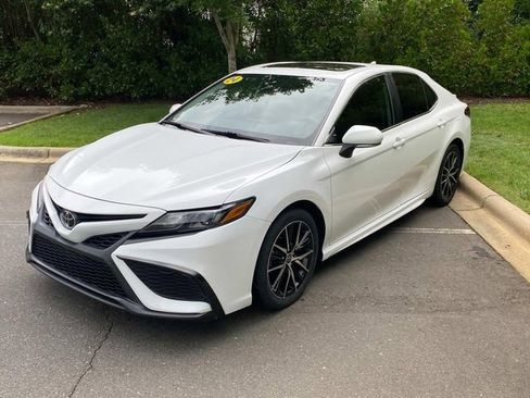 Used 2024 Toyota Camry SE w/ Convenience Package FWD image 3