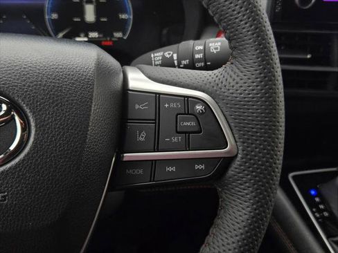 Certified 2026 Toyota Sienna Limited FWD image 19