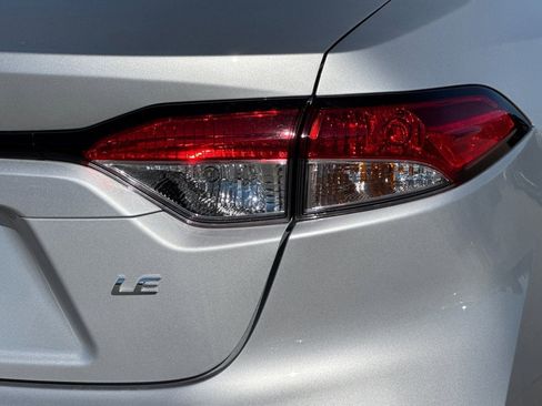 Used 2025 Toyota Corolla LE image 11