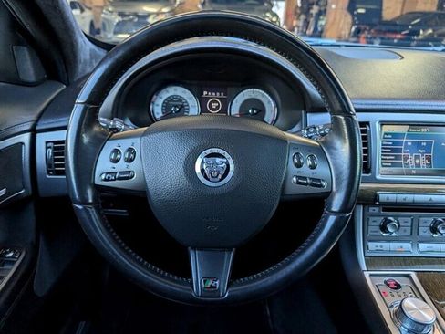 Used 2010 Jaguar XF R image 19