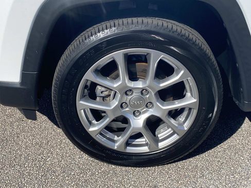 Certified 2022 Jeep Compass Latitude image 13