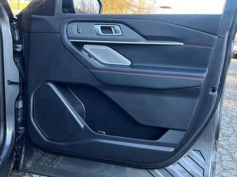 Used 2025 Ford Explorer ST image 9