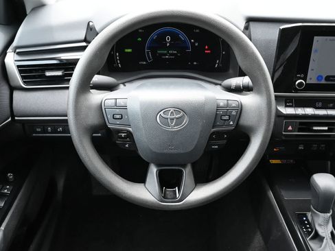 Used 2025 Toyota Camry LE w/ Convenience Package FWD image 9