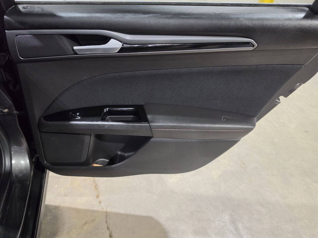 Used 2016 Ford Fusion SE FWD image 28