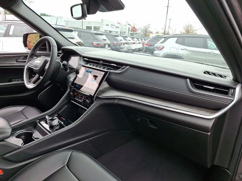 Used 2024 Jeep Grand Cherokee Limited 4xe AWD/4WD image 11