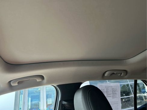 Used 2020 Buick Encore GX Essence w/ Experience Buick Package image 10