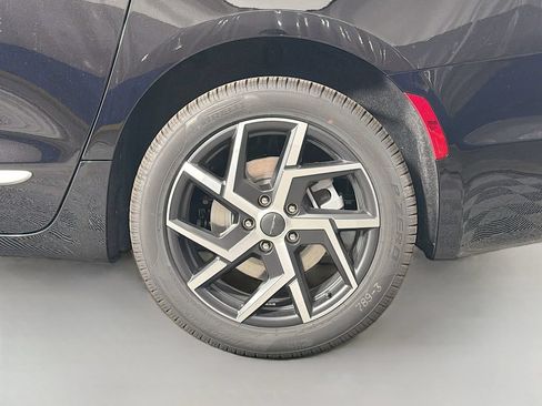 New 2027 Chrysler Pacifica Pinnacle w/ Theater Group AWD/4WD image 35