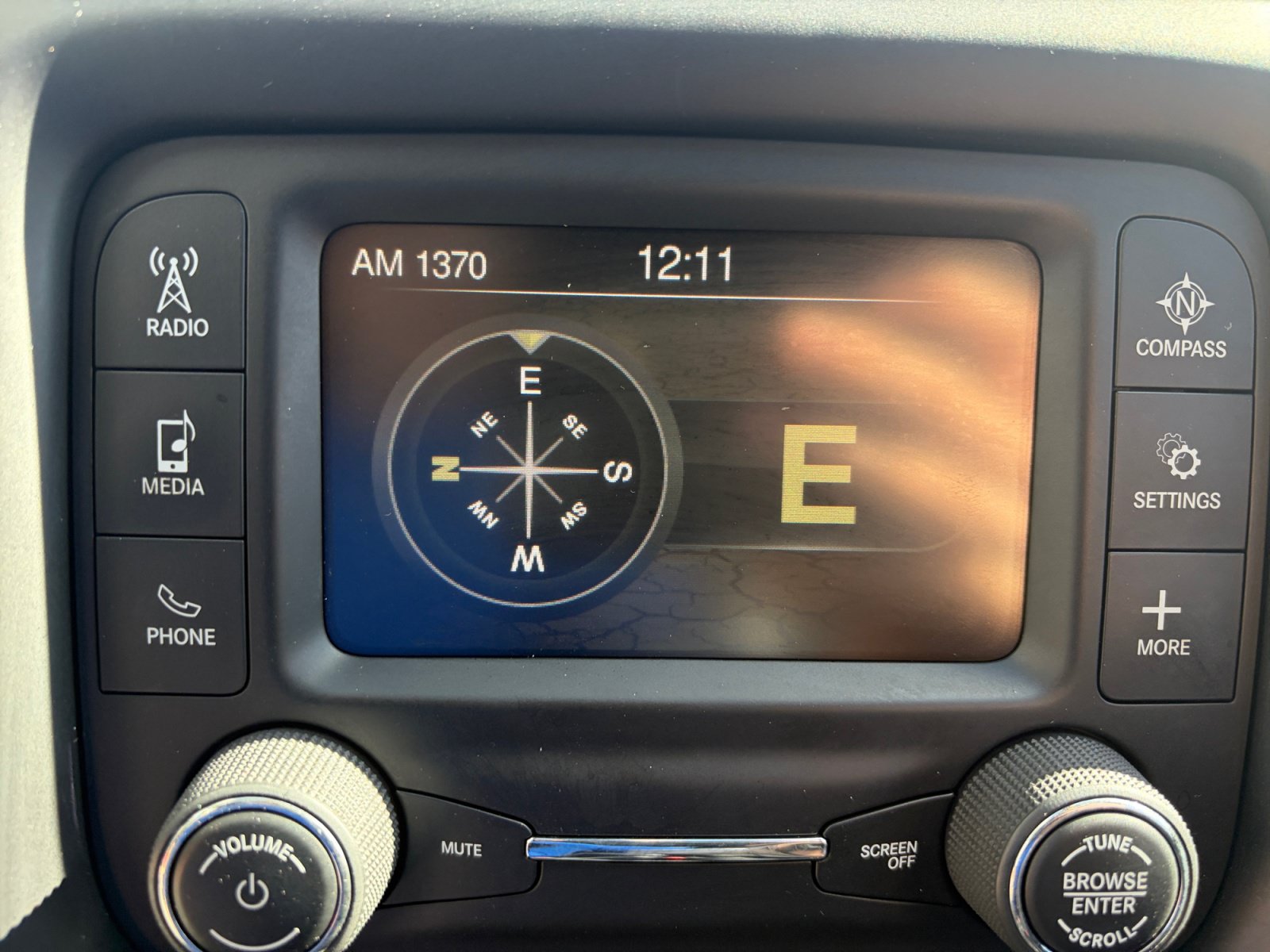 Used 2018 Jeep Compass Latitude AWD/4WD image 19