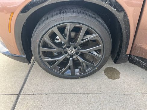 New 2025 Toyota Crown Signia image 27