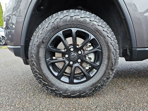 Used 2021 Jeep Grand Cherokee Laredo w/ Security & Convenience Group image 32