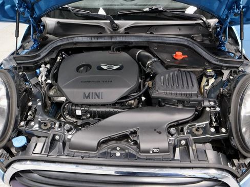 Used 2019 MINI Cooper 4-Door Hardtop w/ Signature Upholstery Package image 17