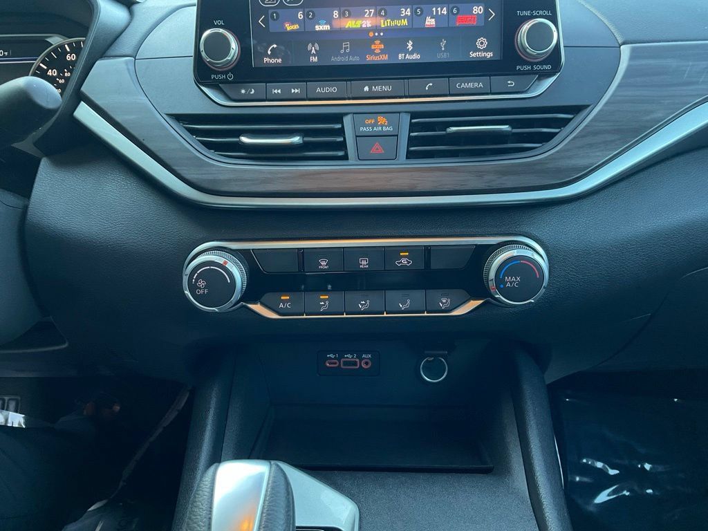 Used 2025 Nissan Altima 2.5 SV FWD image 19