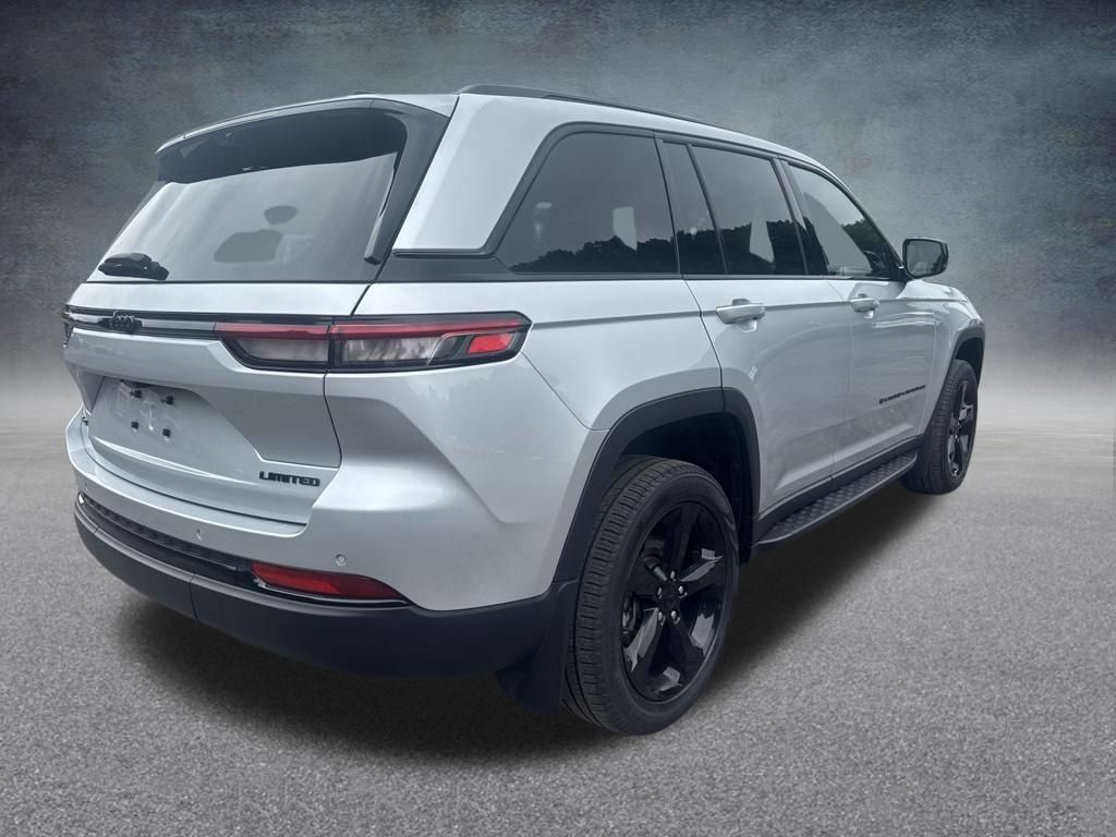 Used 2025 Jeep Grand Cherokee Limited w/ Luxury Tech Group II AWD/4WD image 8