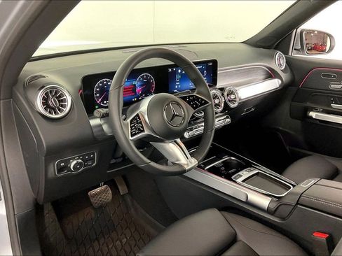 Used 2026 Mercedes-Benz GLB 250 4MATIC image 11