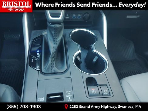 Used 2022 Toyota Highlander XLE AWD/4WD image 27