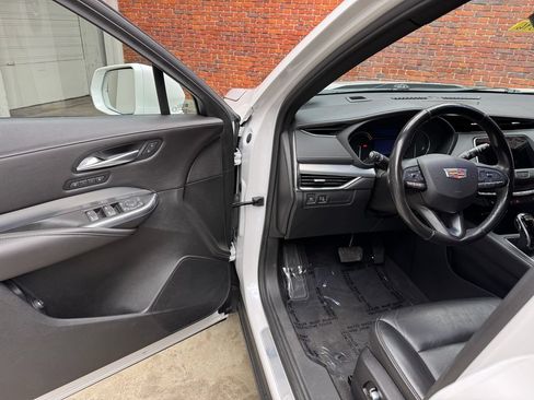 Used 2021 Cadillac XT4 Premium Luxury AWD/4WD image 8