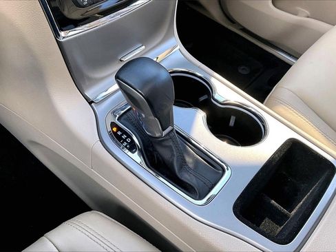 Used 2022 Jeep Grand Cherokee Limited w/ Trailer Tow Group IV image 31