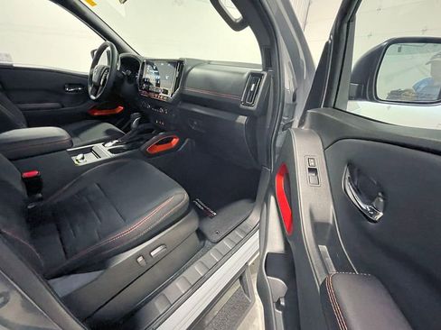 Used 2025 Nissan Frontier PRO-4X image 25