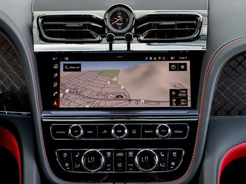 Certified 2025 Bentley Bentayga AWD/4WD image 24