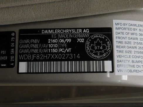 Used 1999 Mercedes-Benz E 320 4MATIC Sedan image 59