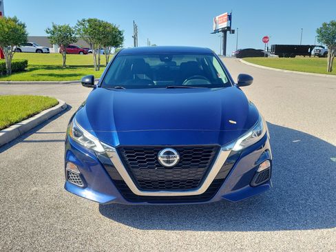 Certified 2021 Nissan Altima 2.5 SR FWD image 2