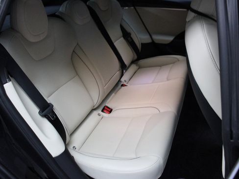 Used 2022 Tesla Model S Plaid image 16