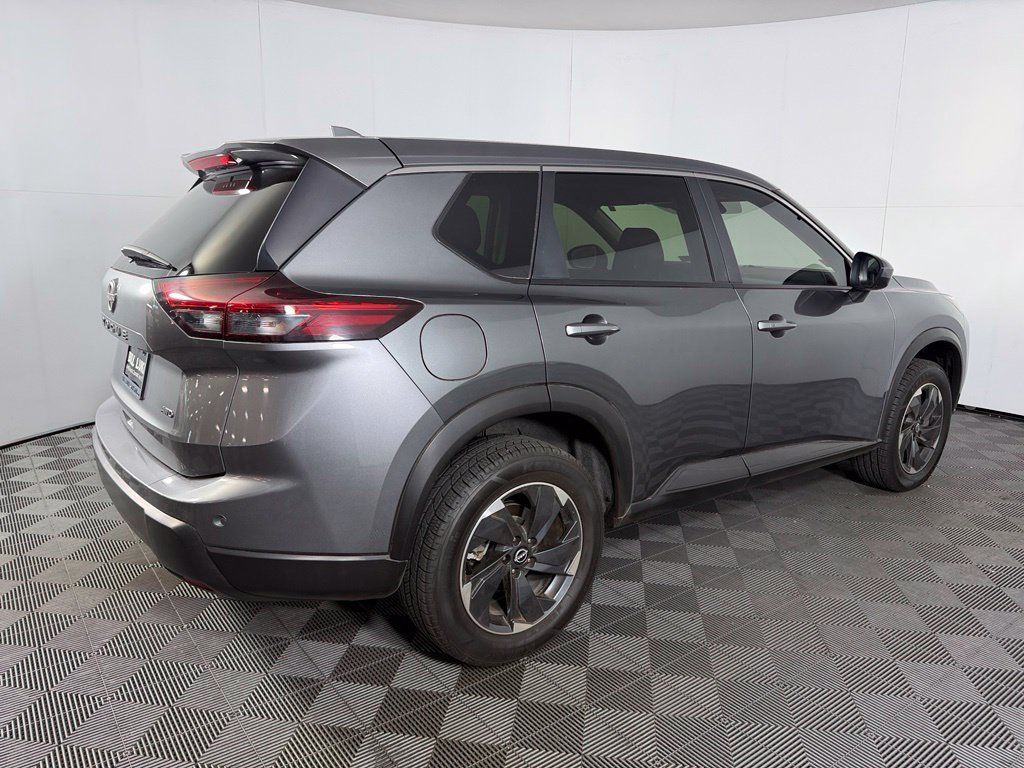 Used 2025 Nissan Rogue SV AWD/4WD image 7