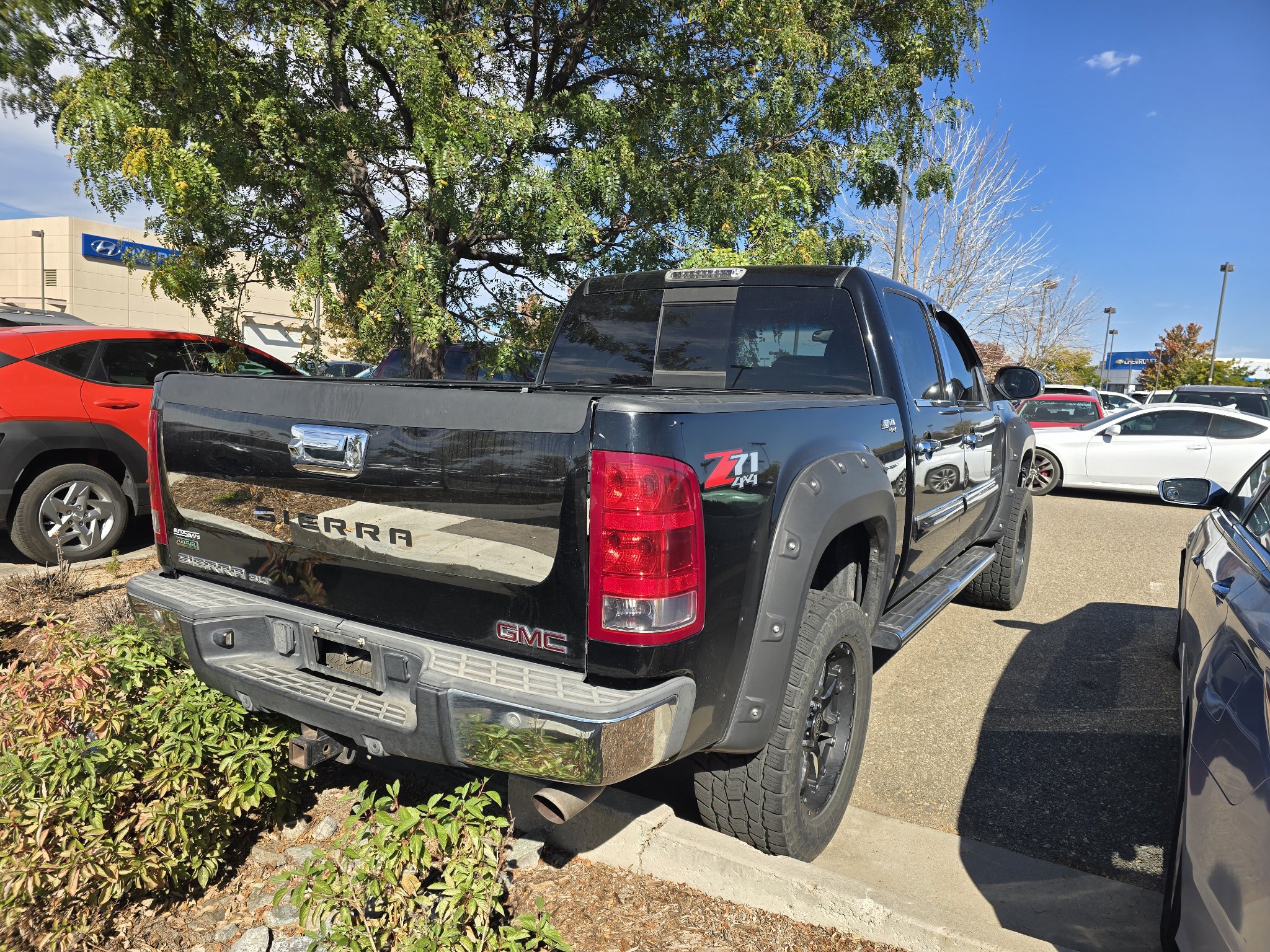 Used 2012 GMC Sierra 1500 SLT w/ All-Terrain Package AWD/4WD image 17