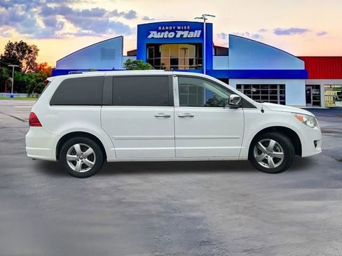 Used 2014 Volkswagen Routan SEL Premium FWD image 8