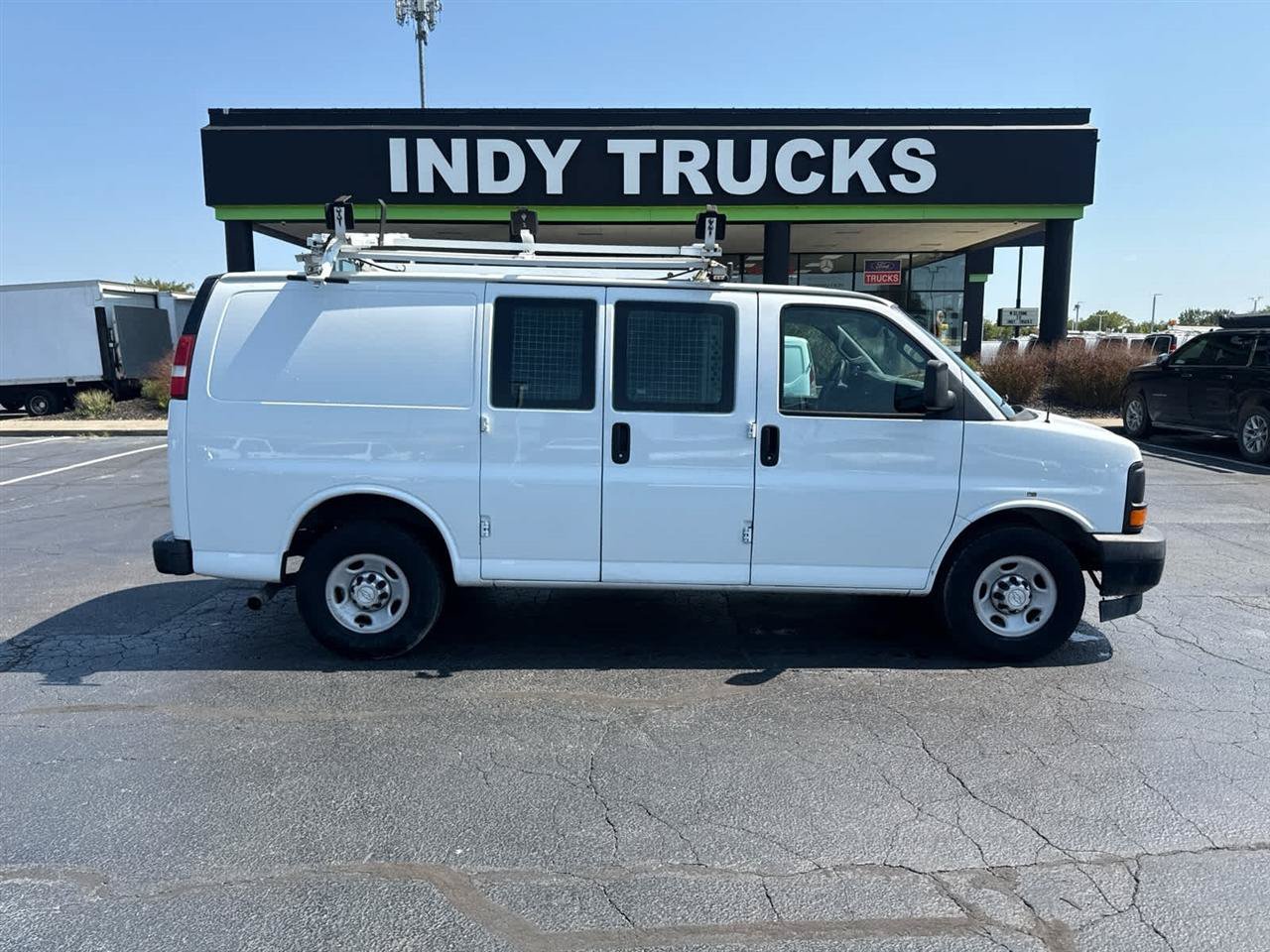 Used 2017 Chevrolet Express 2500 RWD image 1