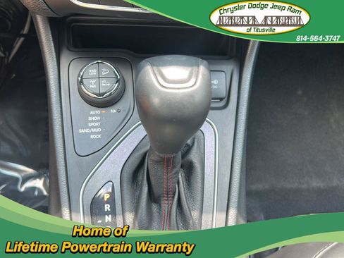 Used 2022 Jeep Cherokee Trailhawk AWD/4WD image 25