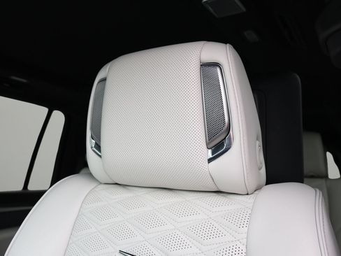 Certified 2025 Cadillac Escalade ESV V AWD/4WD image 12