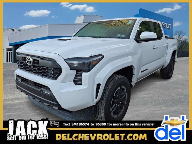 Used 2025 Toyota Tacoma TRD Sport AWD/4WD image 1