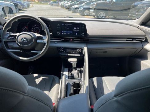Used 2022 Hyundai Elantra SEL FWD image 10