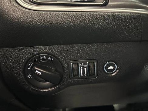 Used 2020 Dodge Challenger SXT RWD image 34