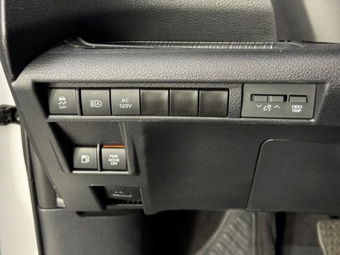 Used 2025 Toyota Sienna XSE w/ XSE Plus Package image 17