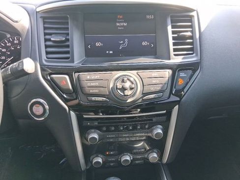 Used 2020 Nissan Pathfinder SV image 23