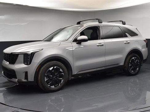 Certified 2025 Kia Sorento S w/ Panoramic Sunroof Package image 4