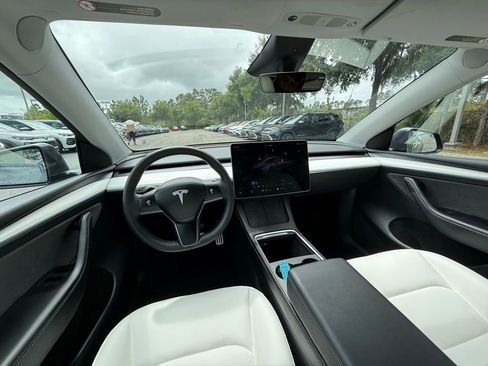 Used 2023 Tesla Model Y Performance image 19