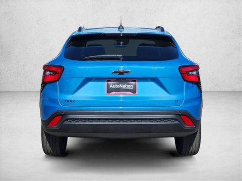 New 2026 Chevrolet Trax LT w/ Sunroof Package FWD image 8