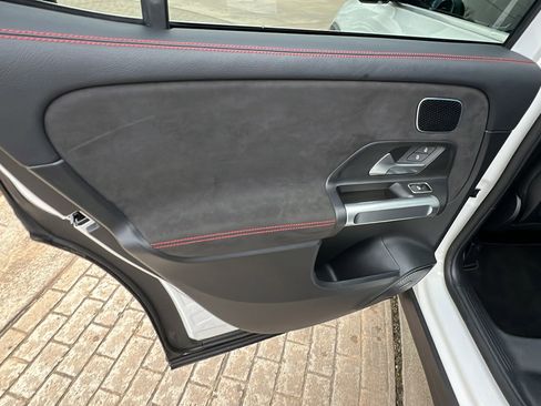 Used 2021 Mercedes-Benz GLB 250 GLB 250 image 22