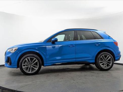 Used 2023 Audi Q3 2.0T Premium w/ Black Optic Sport Package AWD/4WD image 3