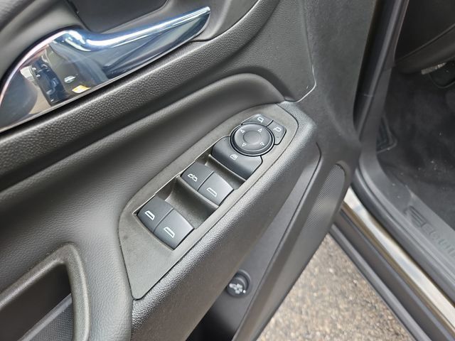 Used 2024 Chevrolet Equinox LT FWD image 12
